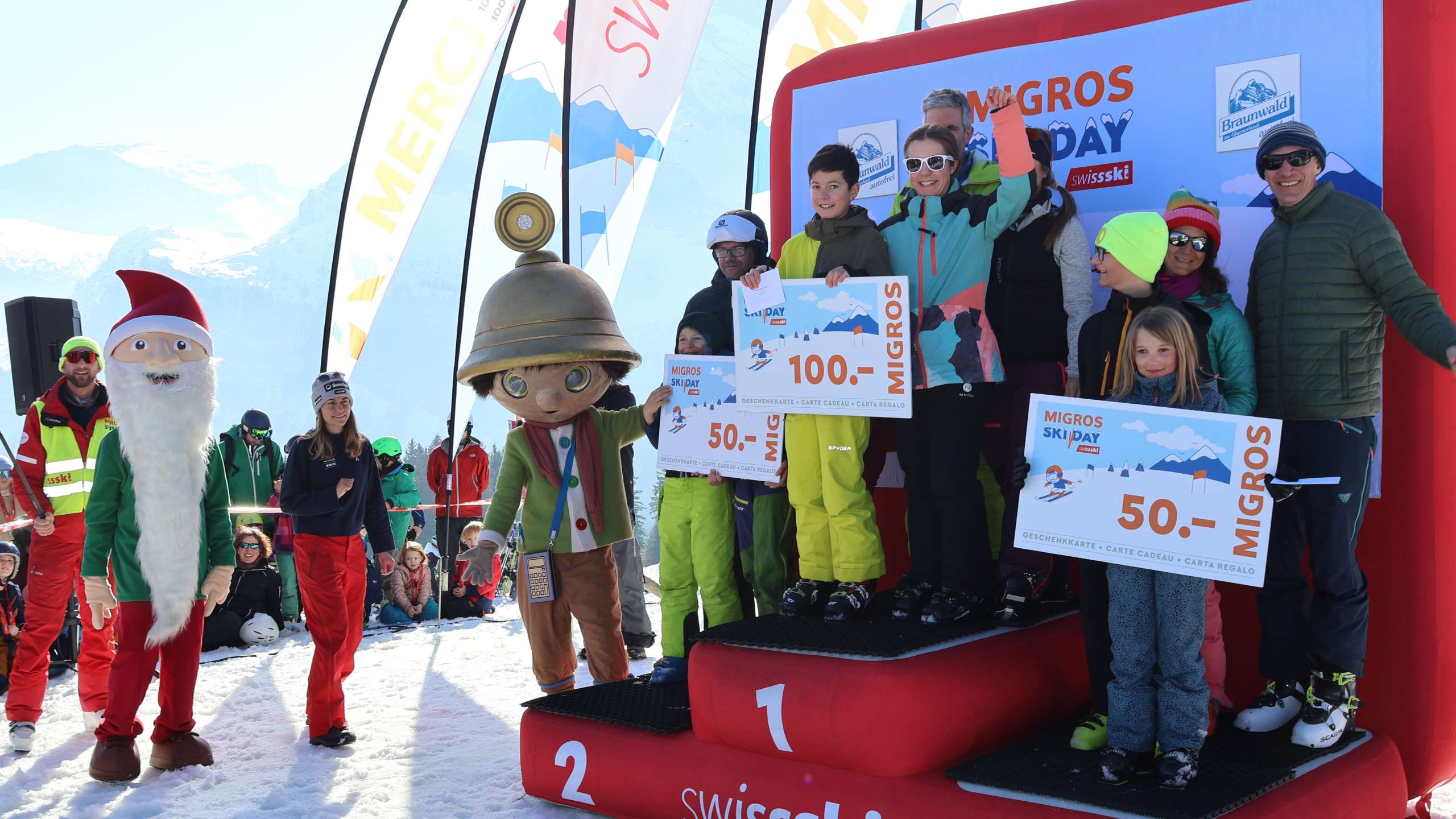 Der Migros Ski Day lockt rund 1000 Personen nach Braunwald