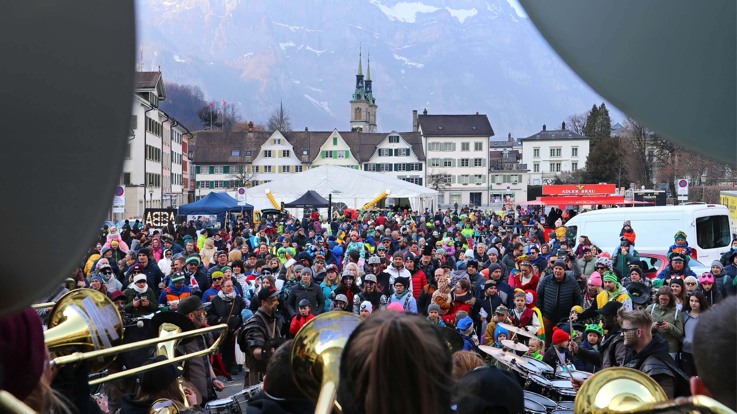 Die Fasnacht im Glarnerland erleben